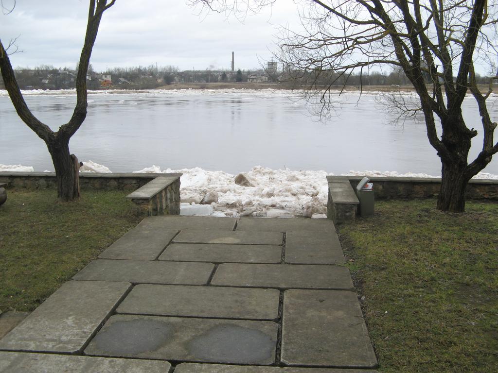 Daugavkrasti Hotel Jēkabpils Exteriör bild